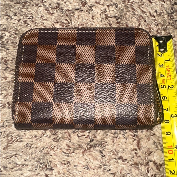 Small Checkered Wallet - Picture 2 of 6